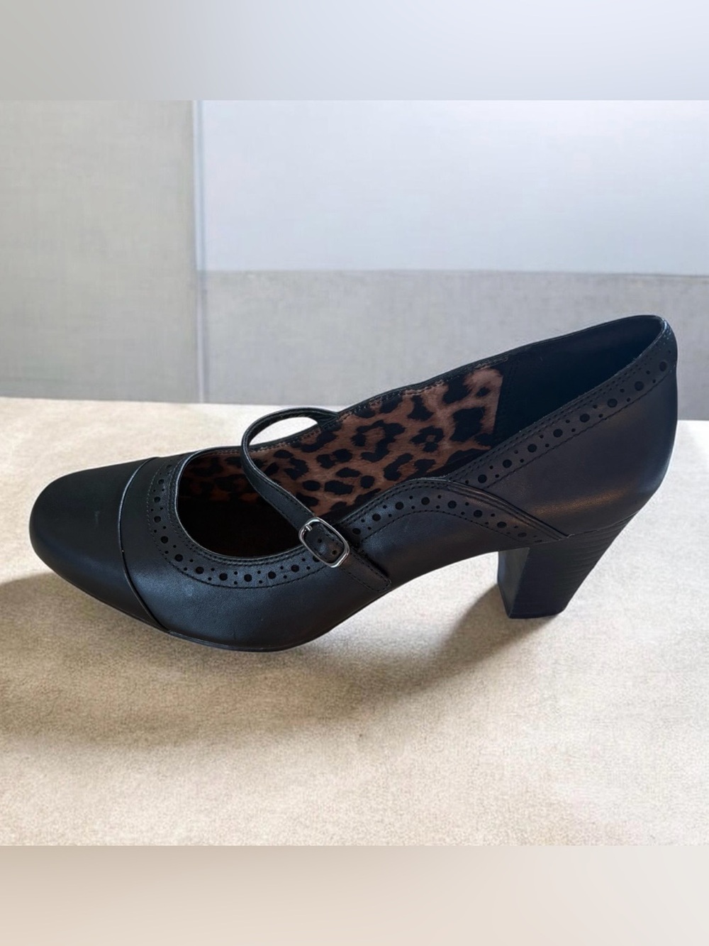 Clarks Women’s Classic Black Mary Jane Heel Size 11 Like New